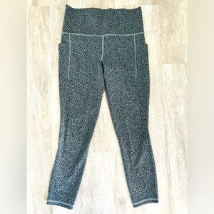 ATHLETA Salutation Stash II Textured Pocket 7/8 Tight 631936 Small - EUC